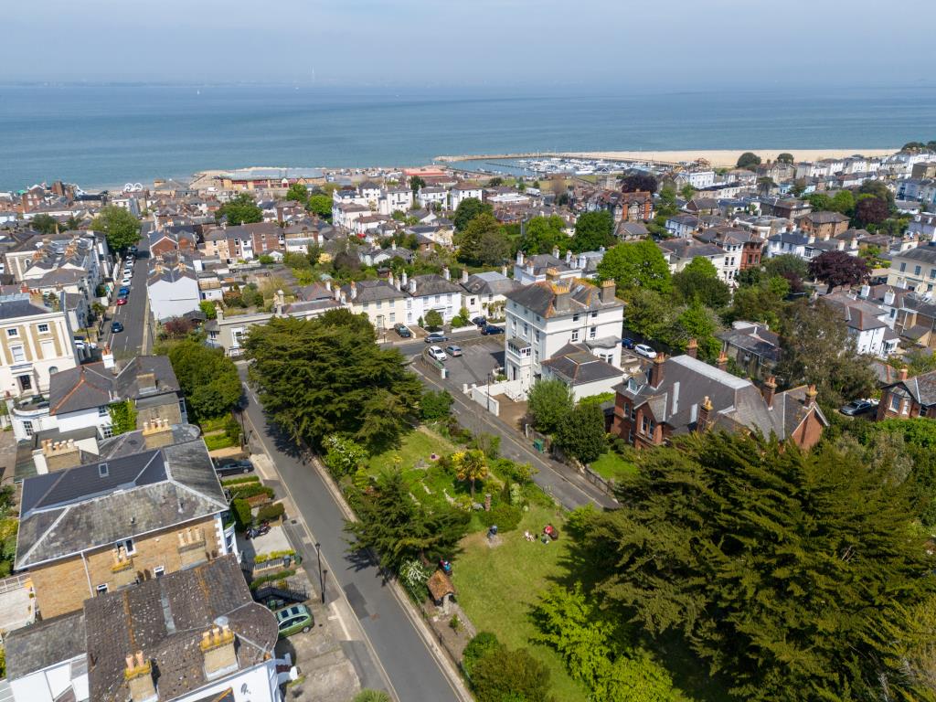 Lot: 145 - IMPOSING FREEHOLD BLOCK OF SEVEN APARTMENTS FOR INVESTMENT - Aerial view of the surrounding area in Ryde